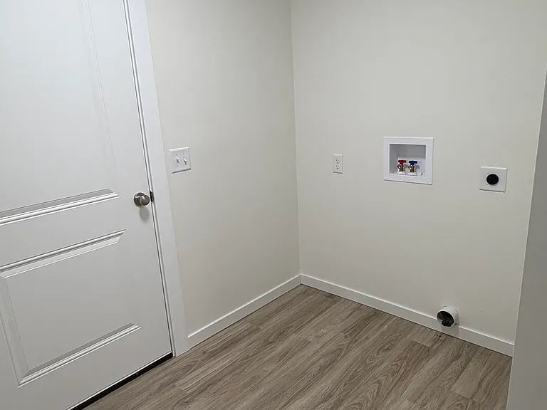1219 Fountain Dr — Photo 4
