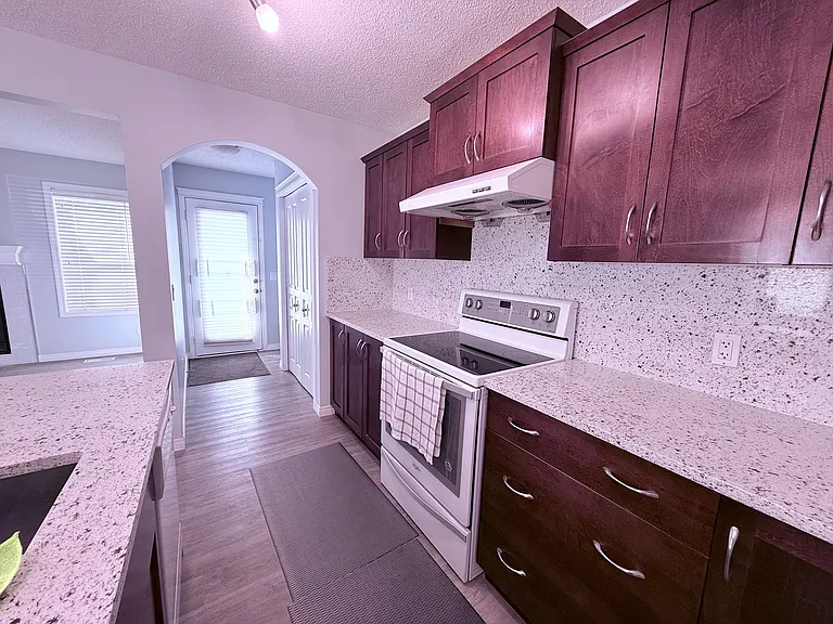 960 Taradale Dr NE — Photo 4
