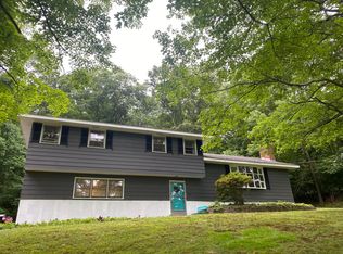 910 Mount Carmel Ave, Hamden, CT 06518