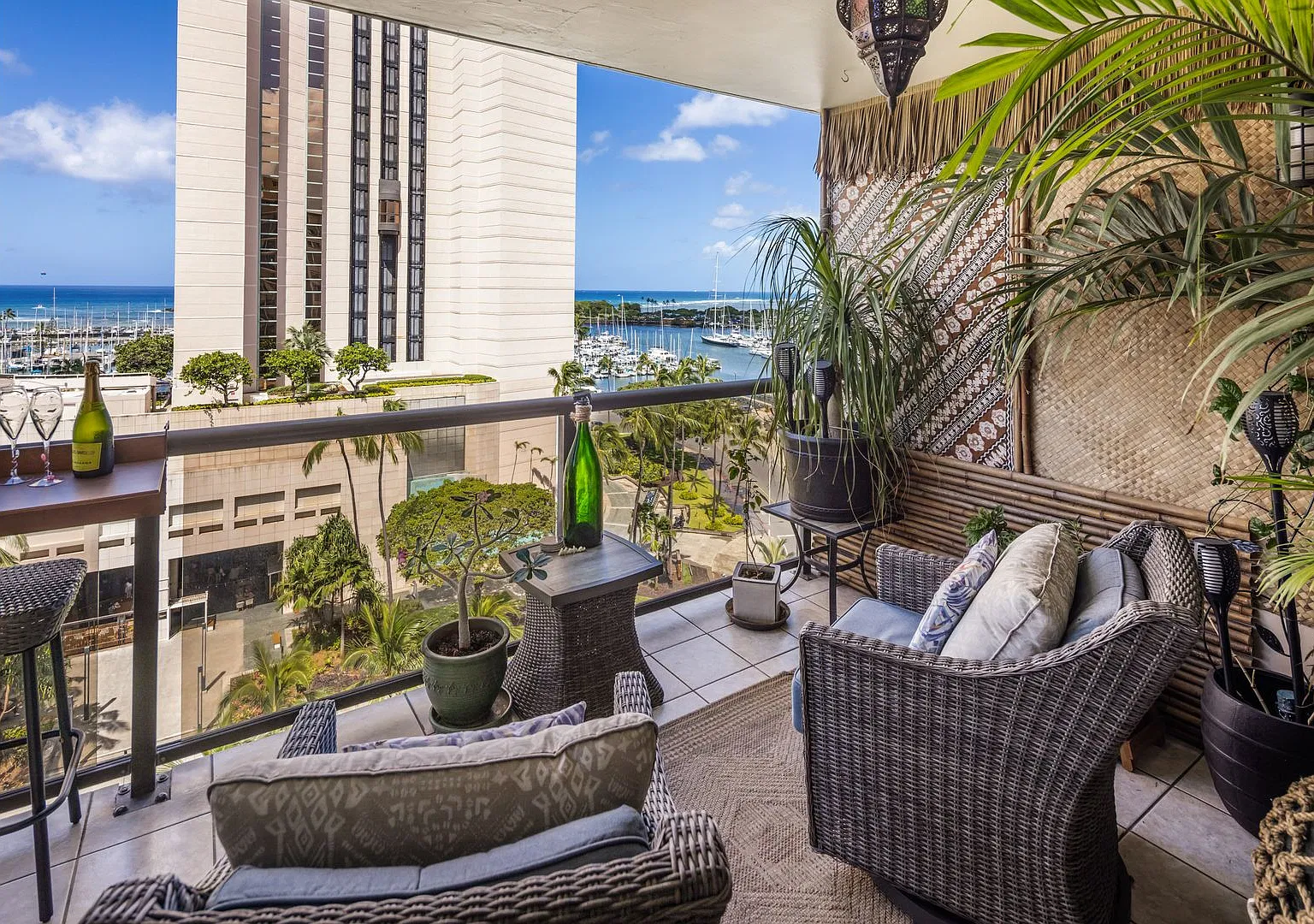 Live the ultimate Honolulu dream in this modern furnished, Hawaiian-style tiki condo! — Photo 1