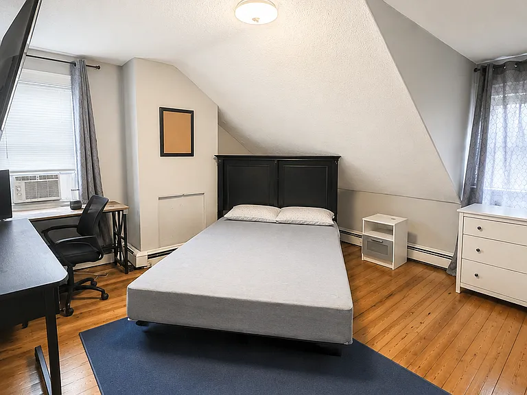 530 E 4th St #2 — Photo 9
