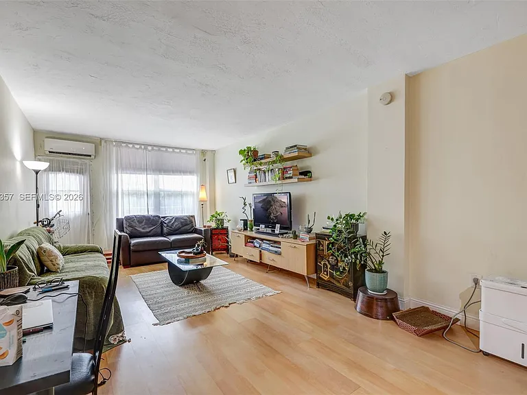 1300 Lincoln Rd #B402 — Photo 7