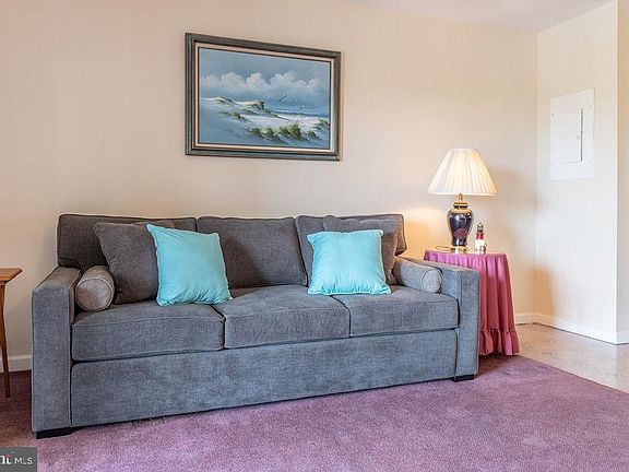 5th image of 12300 Jamaica Ave Unit 208