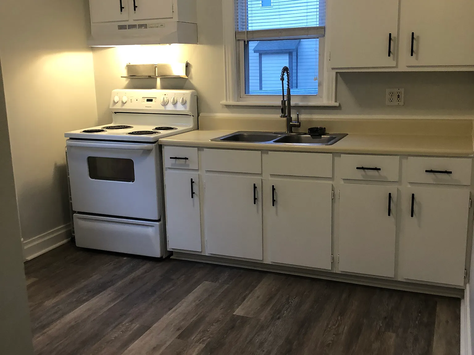 1 bed, 600 sqft, $1,300 — Photo 2