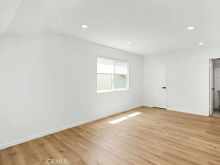 24 Clay — Photo 9