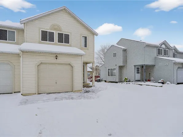 8828 New Country Dr, Cicero, NY 13039