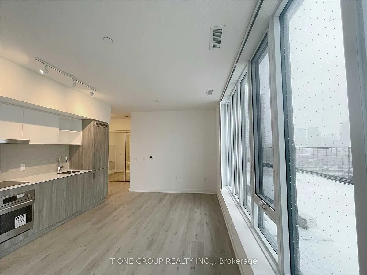 Building Photo - 138 Downes St #1006