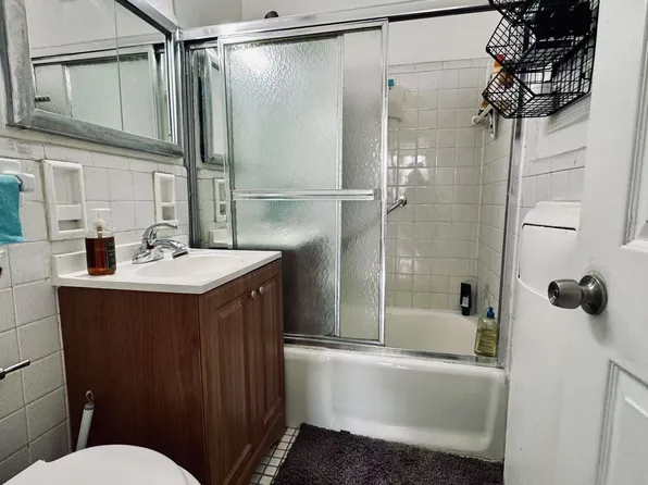 142-05 Roosevelt Avenue image 6 of 12