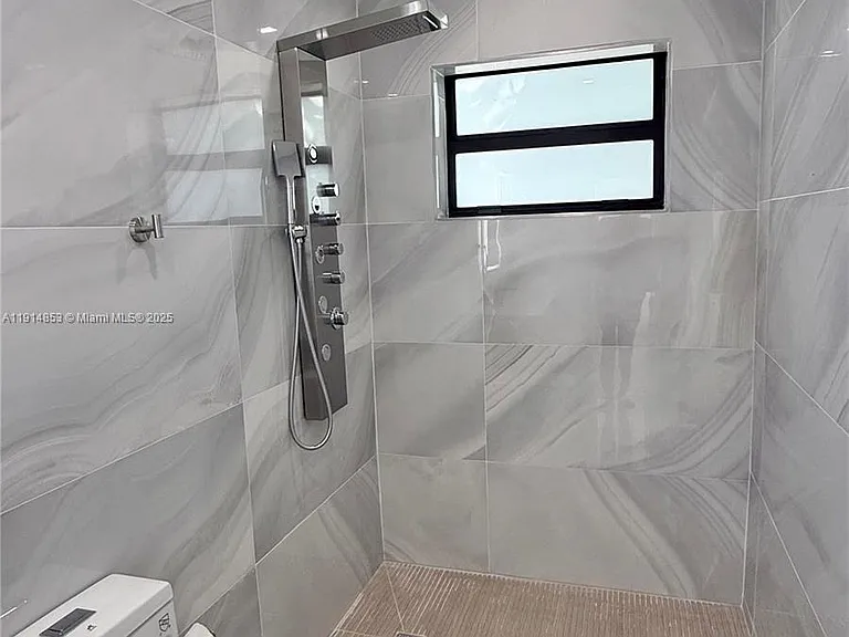 12615 N Miami Ave — Photo 38