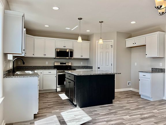 3rd image of 6073 Fallen Tree Ln