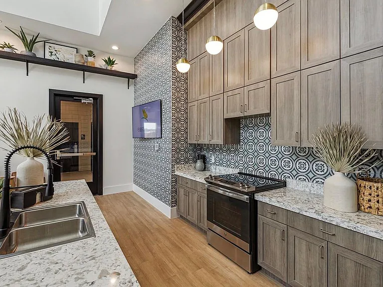 5910 Broadacre Dr — Photo 35