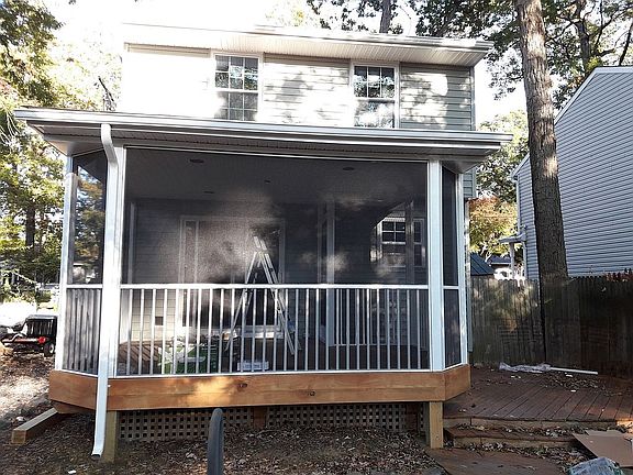 Deck screened in 2017