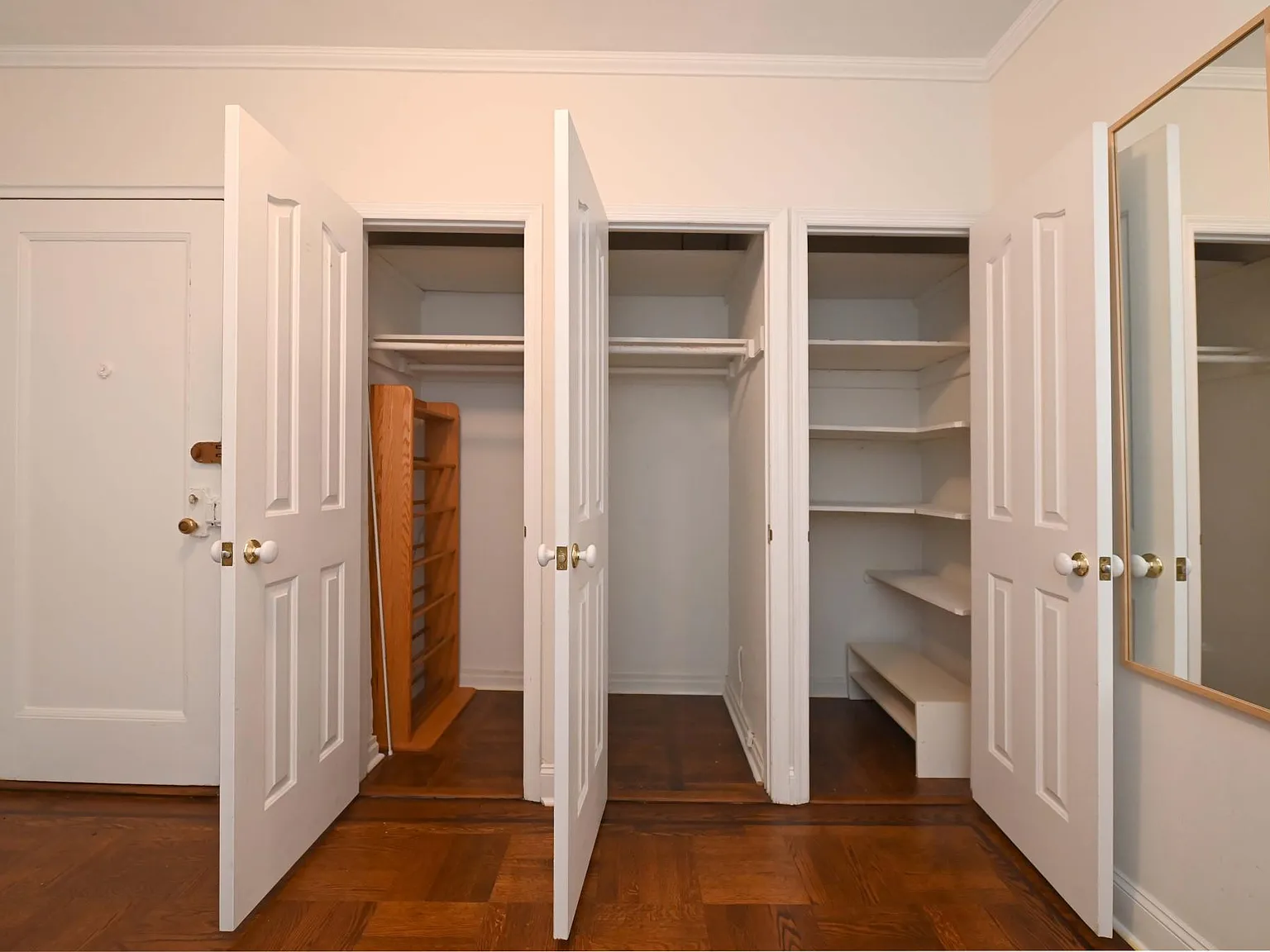 110 Shore Blvd — Photo 3