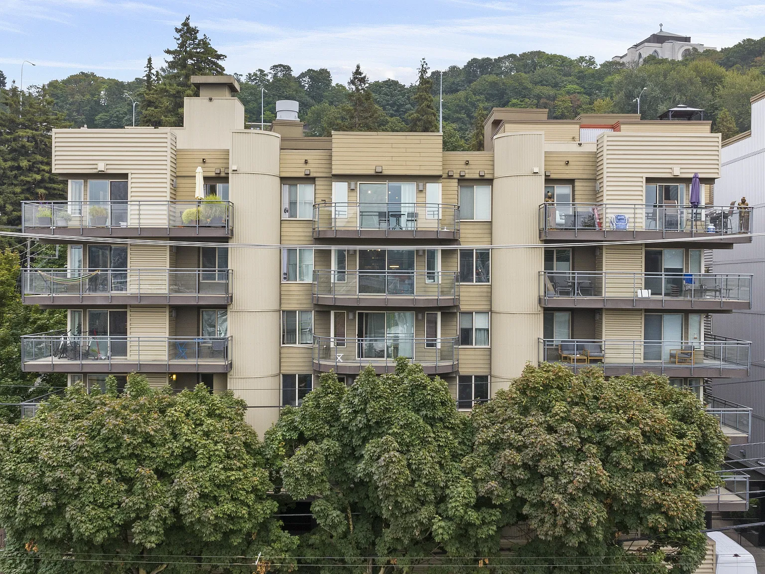 Eastlake Condo — Photo 1