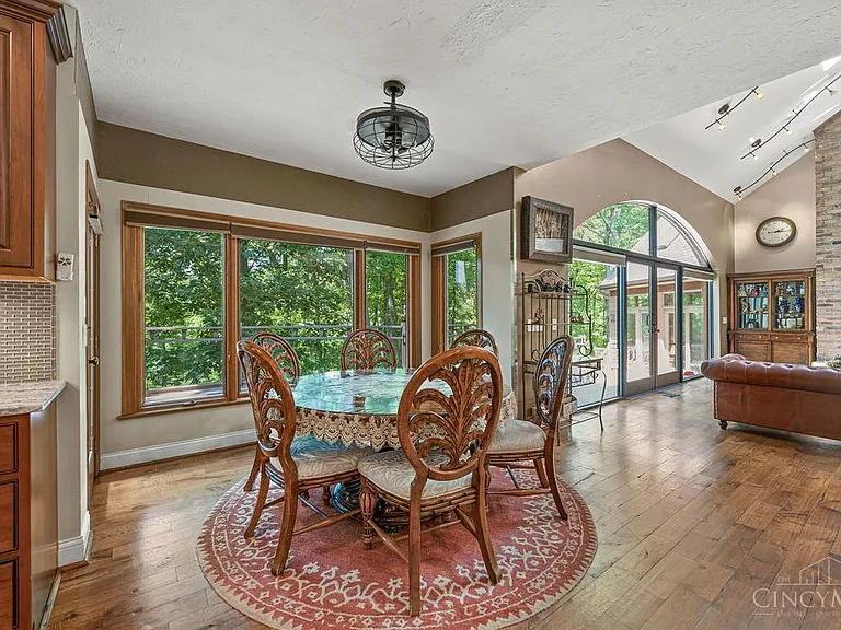 7883 Chestershire Dr — Photo 9