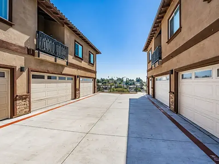 8123-8137 Cascio Ct — Photo 7