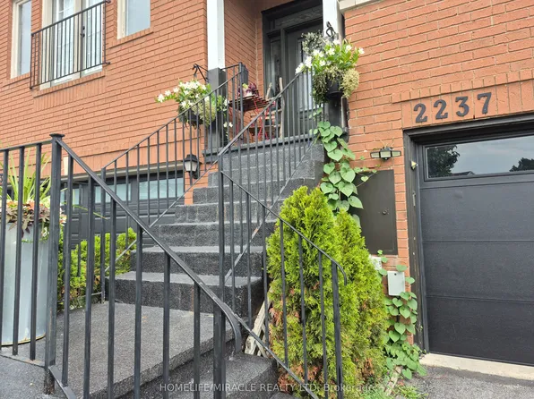 2237 Prescott Pl, Burlington, ON L7L 6L3