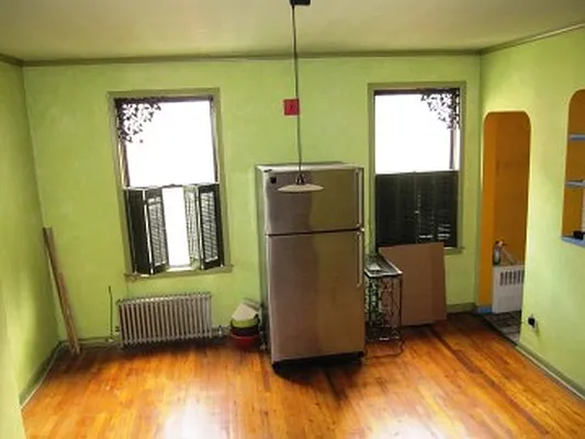 Rented by New York Realty Minimax Inc | media 25