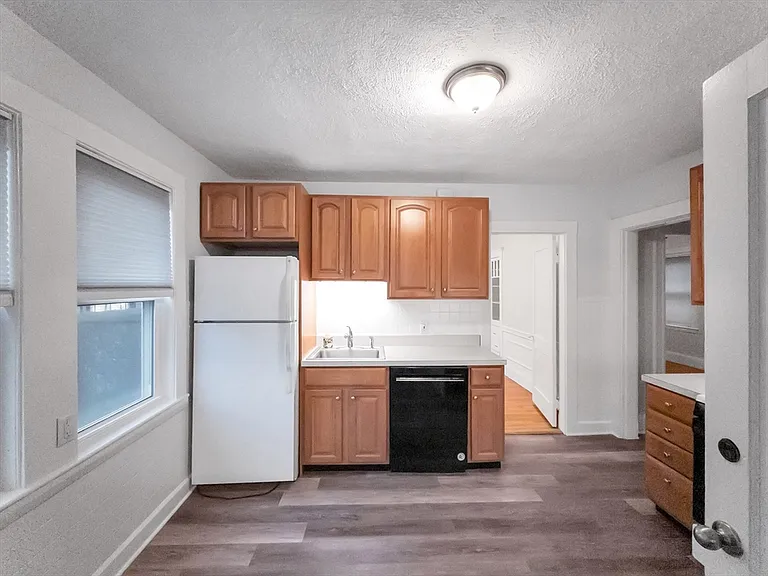 21 Bradwood St #1 — Photo 4