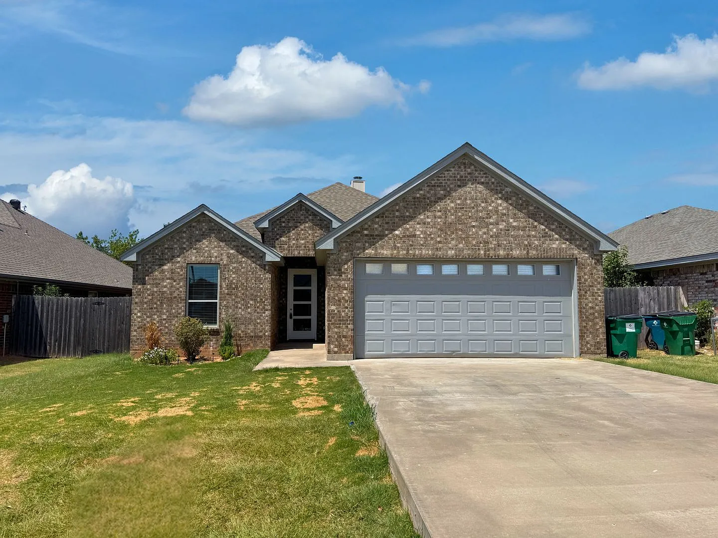 Impeccable maintained 4-bedroom, 2 bath home with an open floorplan. — Photo 1