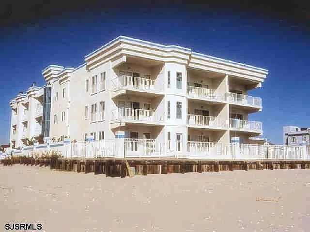 9220 Atlantic Ave #203