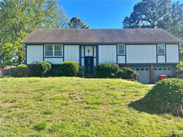 2004 Colonial Dr, Pittsburg, KS 66762