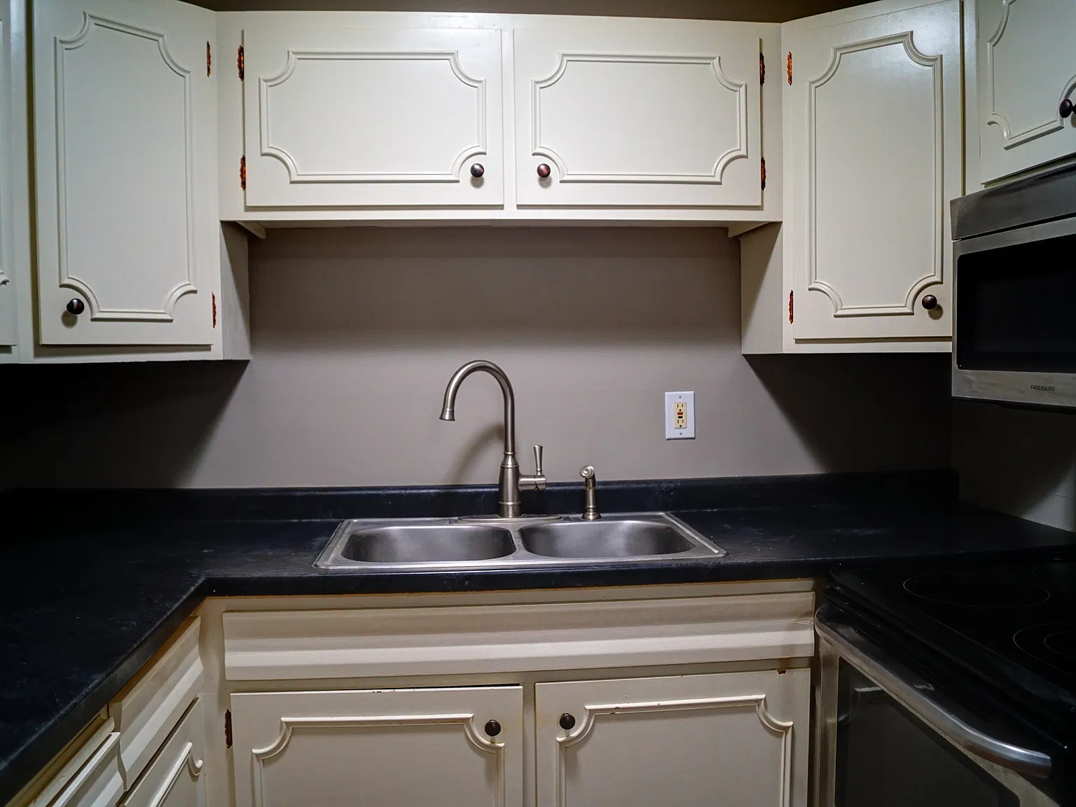 1 bed, 800 sqft, $1,330 — Photo 4