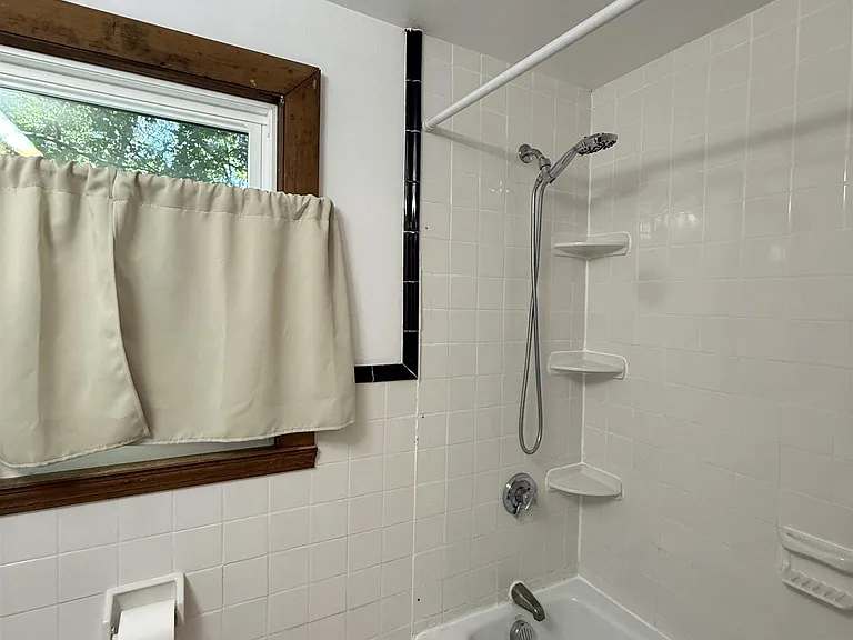 21 Jerome St — Photo 18