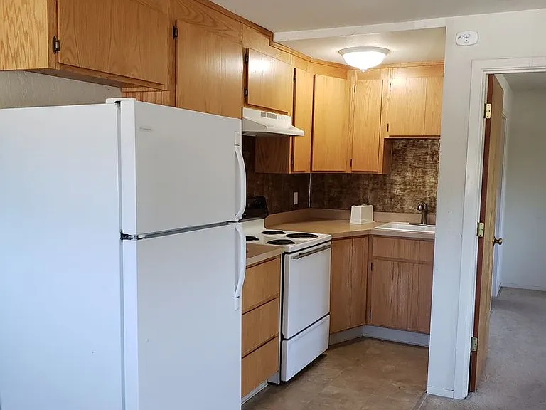 210 Locust St — Photo 8