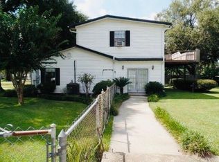 519 Stidham St, Winnie, TX 77665