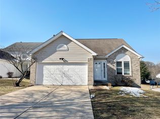 4902 High Crest Ct, Florissant, MO 63033