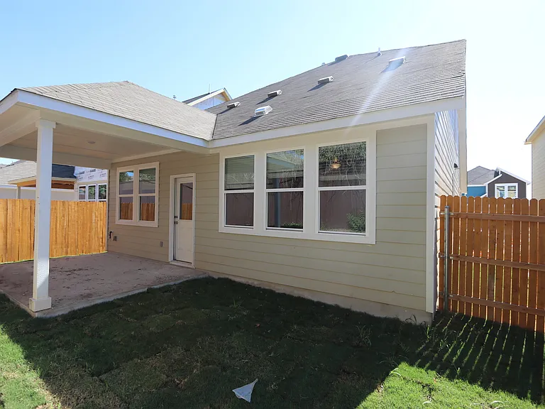 15504 Ellinger Dr — Photo 3