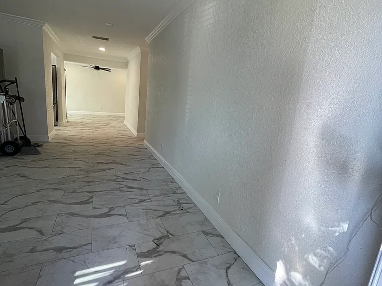 365 NW 4th Ct — Photo 6