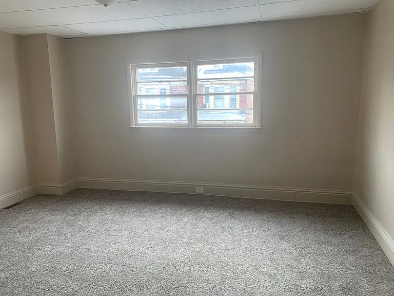525 E Philadelphia St — Photo 16
