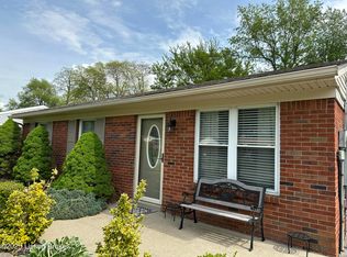 207 E Blue Jay Rd, Louisville, KY 40229