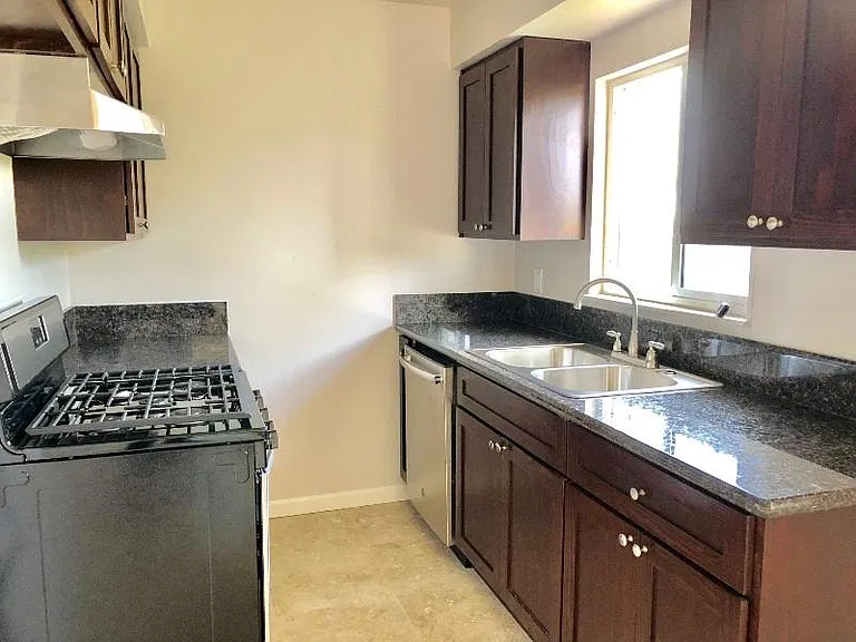 2104 Huntington Ln #D — Photo 5