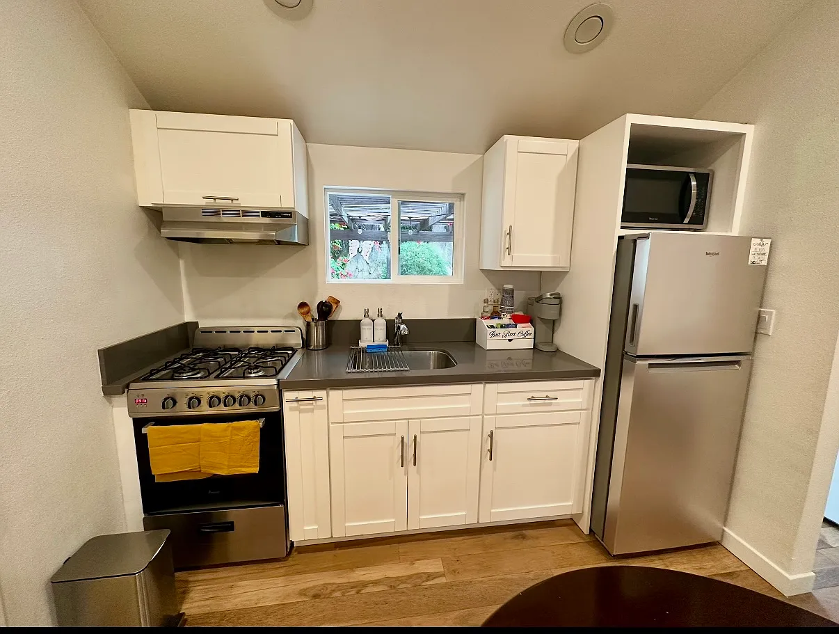 Studio, 600 sqft, $2,000 — Photo 3