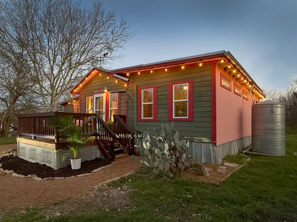 1153 Skyline Rd, Dale, TX 78616