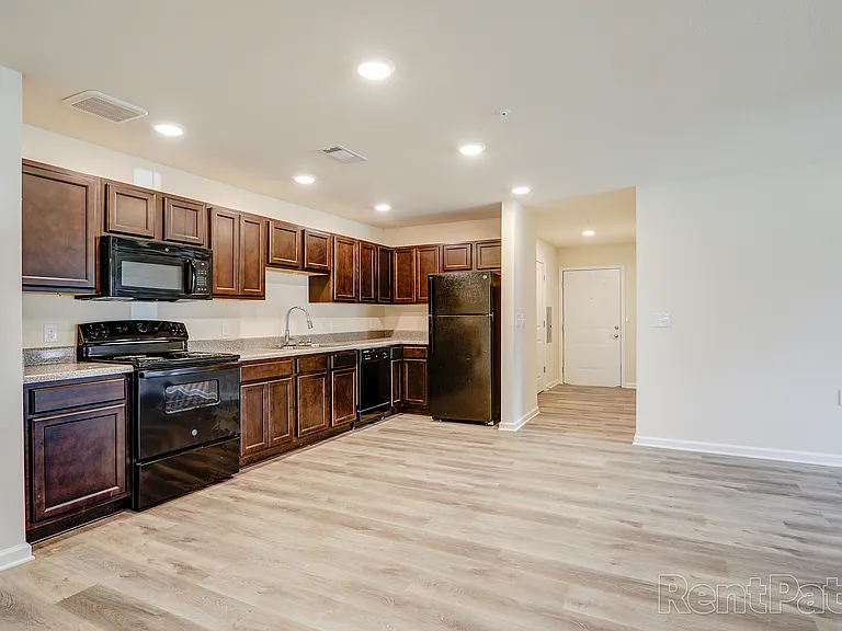 Foxhill Ridge Apartments — Photo 16