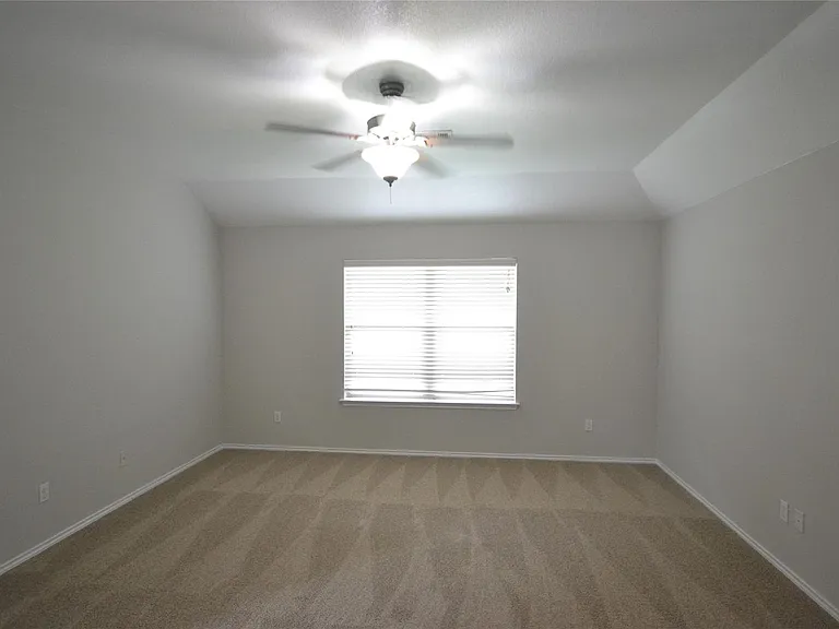 228 Falcon Ln — Photo 9