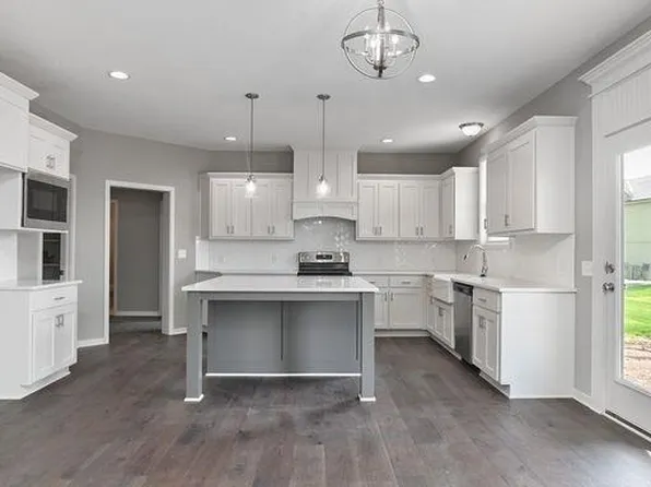 25353 W 91st Ter, Lenexa, KS 66227