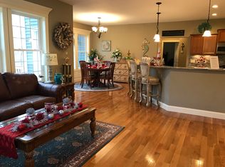 6 Michelle Ln, Holyoke, MA 01040