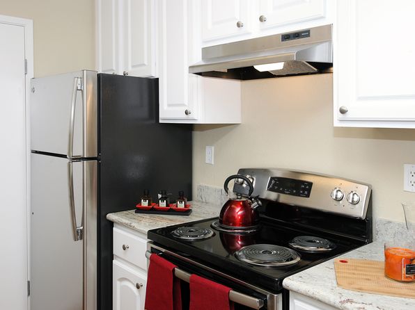 1055 E Evelyn Ave APT 27