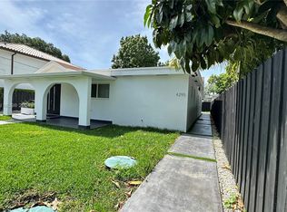 4290 SW 9th St #2, Miami, FL 33134