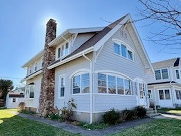 33 Wilford Rd, Branford, CT 06405