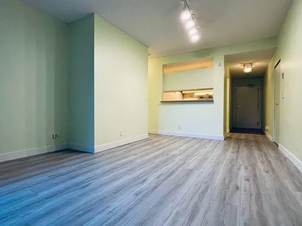 2668 Ash St #204, Vancouver, BC V5Z 4K4