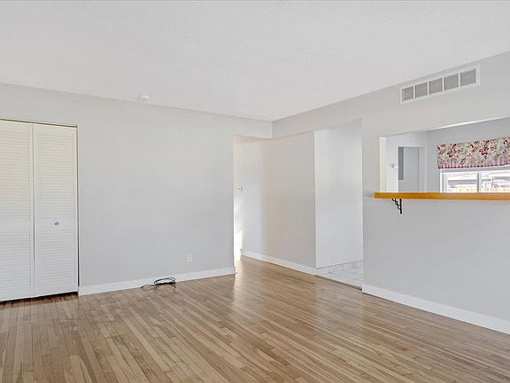 4th image of 1071 Cloverlawn Dr