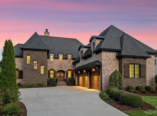 8010 Skye Lochs Dr, Waxhaw, NC 28173