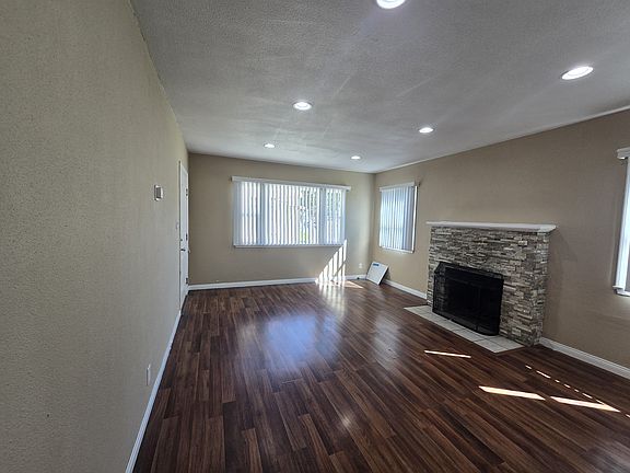 3rd image of 208 W J St #208