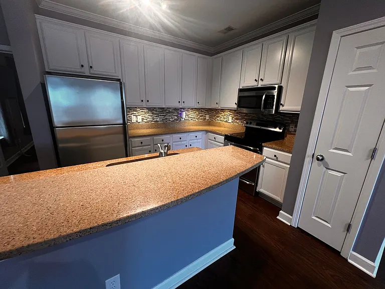 3512 Alexandria Ave — Photo 6